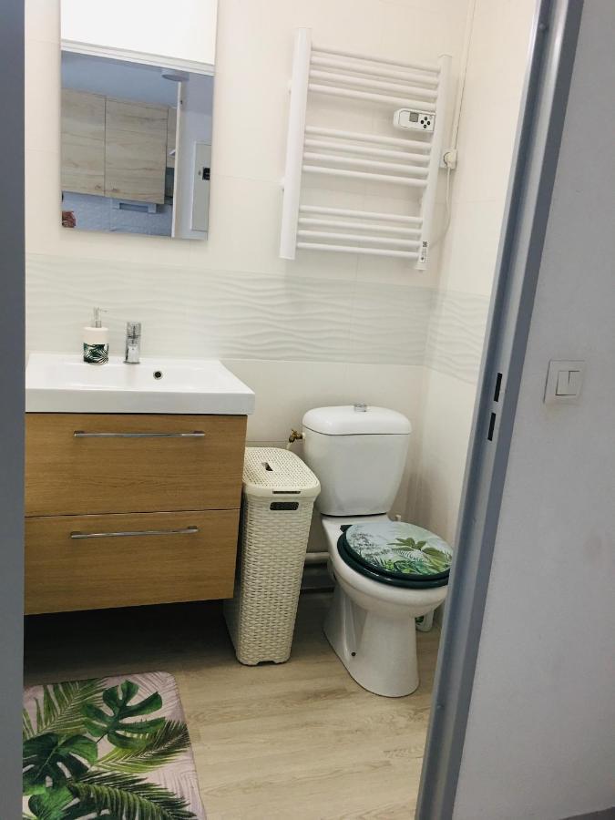 Studio Cosy Et Moderne Au Couchant Situe 150M De La Plage -Avec Parking Gratuit Prive - 25M2 - Climatise - Balcon - Wifi Gratuit La Grande-Motte Eksteriør billede